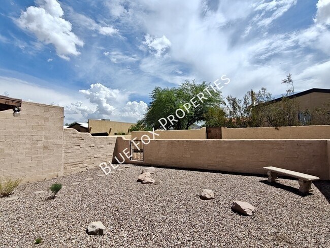 Building Photo - 2415 W Calle Retana