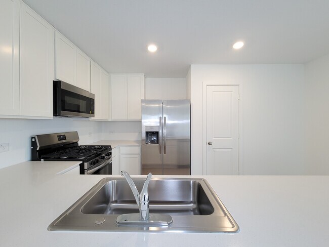 Building Photo - 15675 Plum Brk Dr