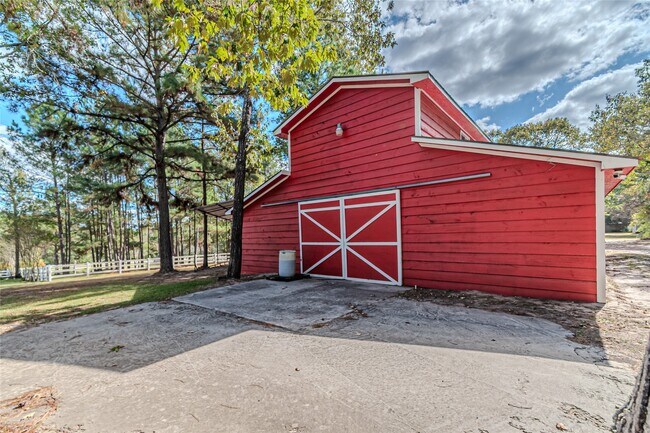 Building Photo - 15569 Crown Oaks Dr