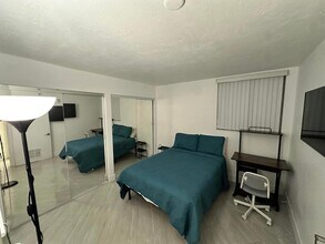 Building Photo - 102 SW 6th Ave