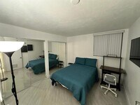 Building Photo - 102 SW 6th Ave