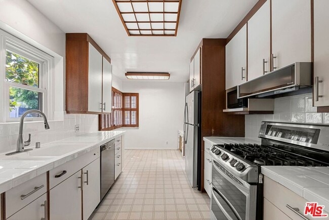 Building Photo - 10593 Wilkins Ave