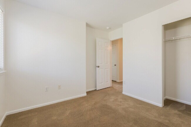 Building Photo - 4240 E Brookwood Pl