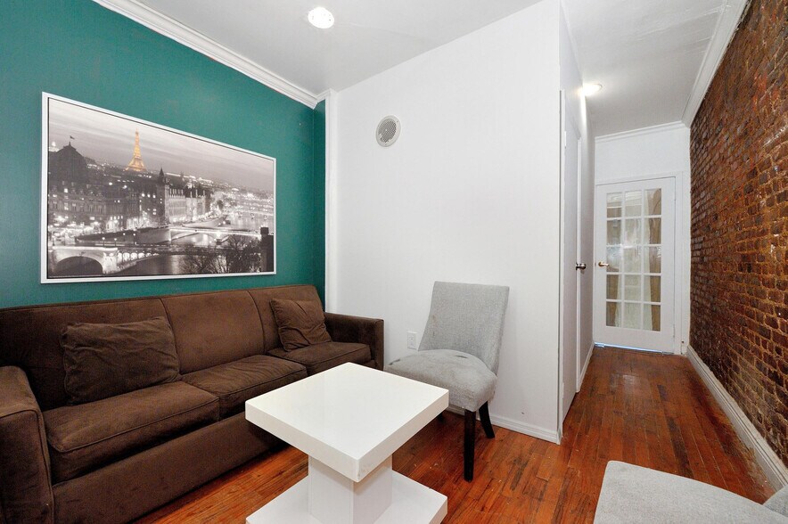 Building Photo - 520 8th Ave