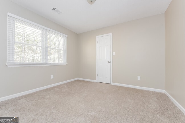 Building Photo - 65 Pine Tree Dr