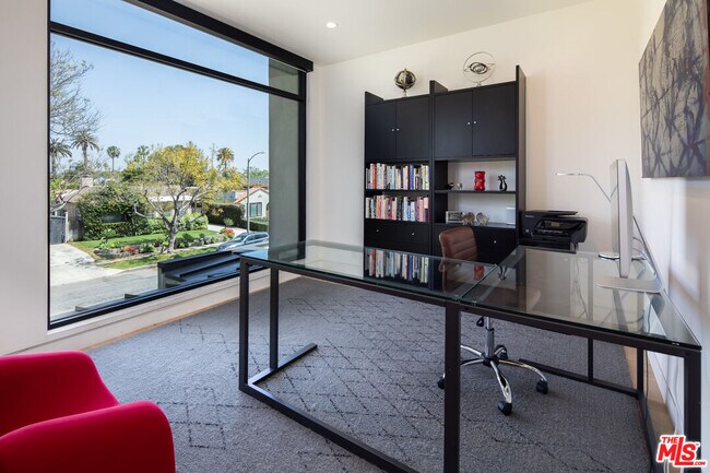 Building Photo - 631 N Curson Ave