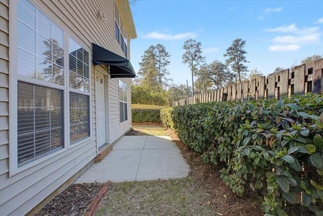 Building Photo - 2 Story Garden Killearn Home