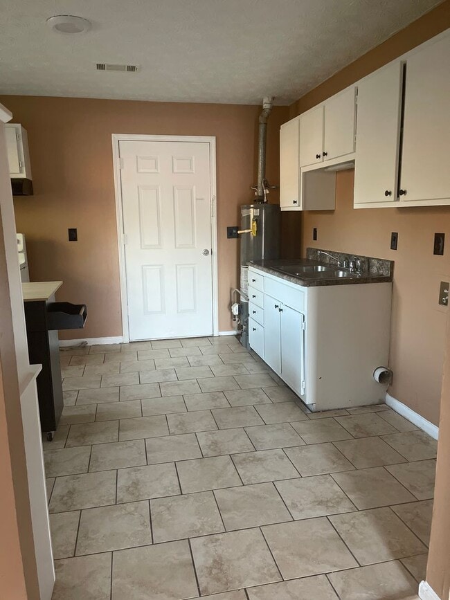 Building Photo - Newnan Duplex