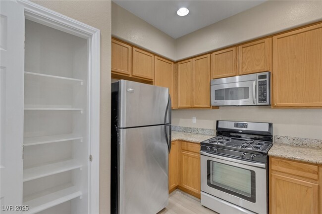 Building Photo - 9835 W Spinnaker Creek Ave
