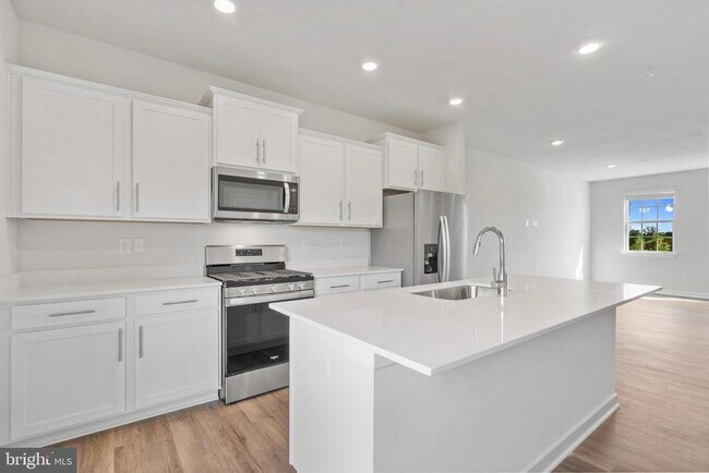 Building Photo - 16626 Green Glade Dr