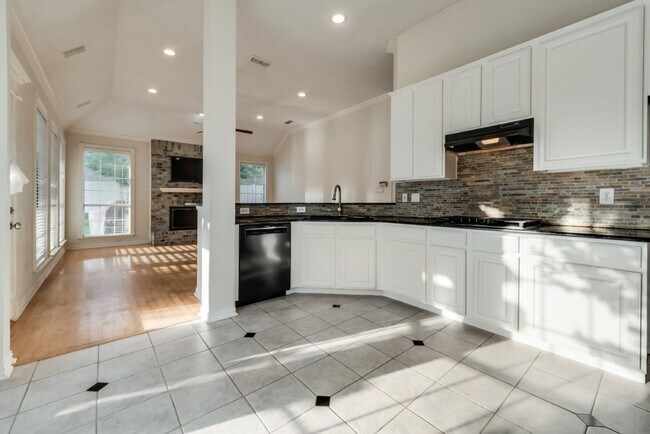 Building Photo - Beautiful 3-2 on unbelievable corner lot w...