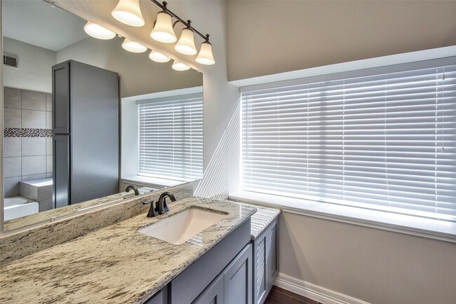 Building Photo - 3415 Pecan Point Dr