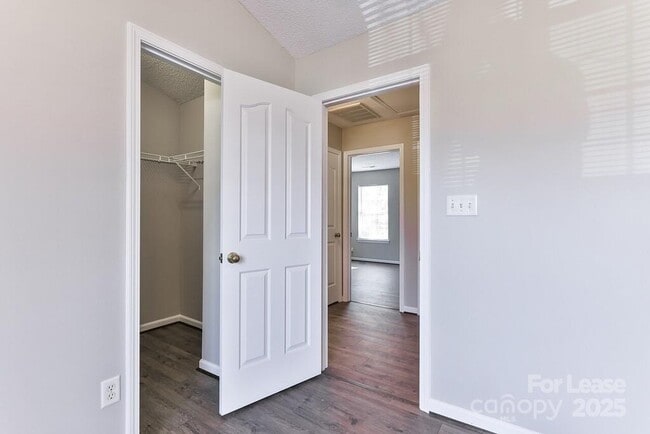 Building Photo - 9522 Bird Watch Ln