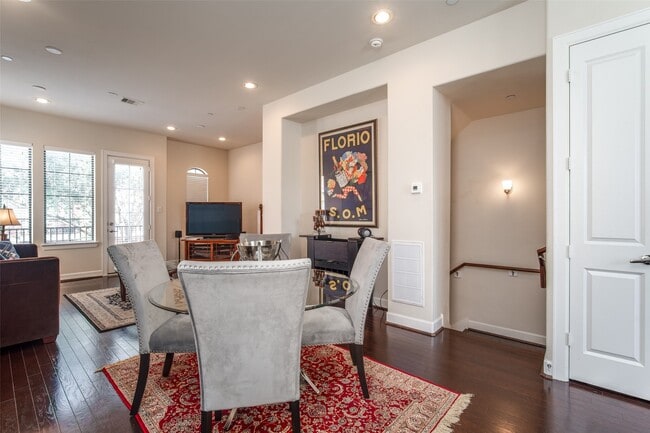 Building Photo - 2110 Shearn St