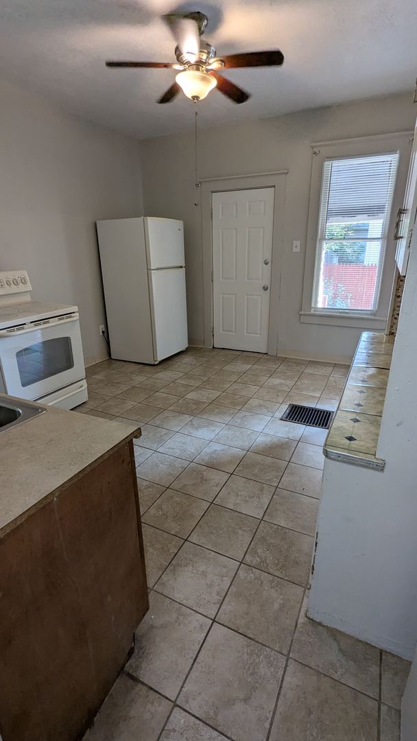 Building Photo - Come live in a charming 3-bedroom house in...