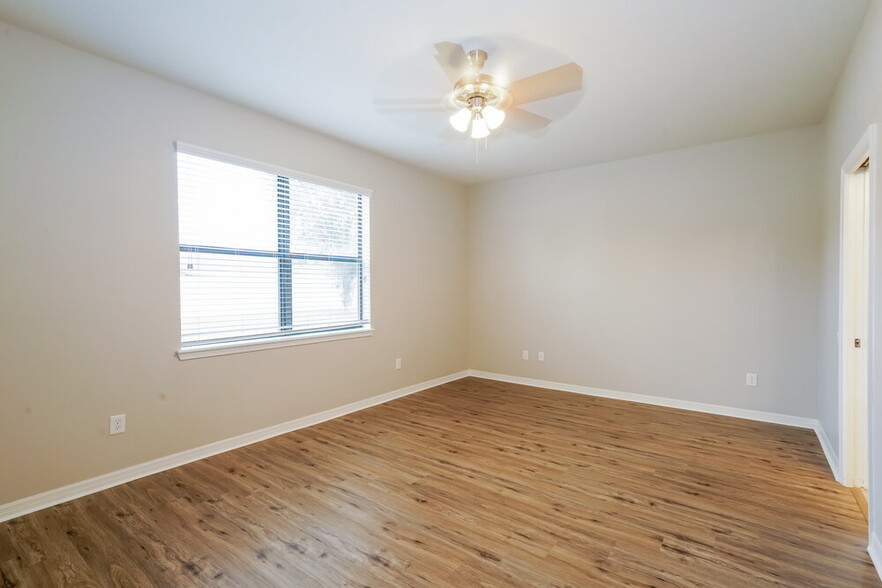 Building Photo - 2229 Landside Dr