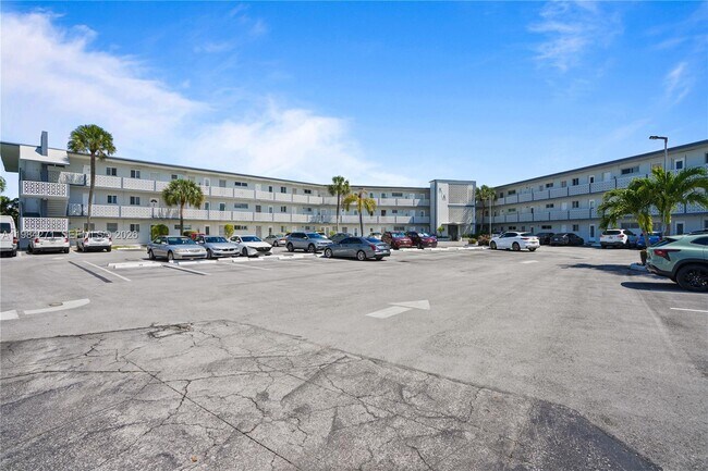 Building Photo - 13105 Ixora Ct