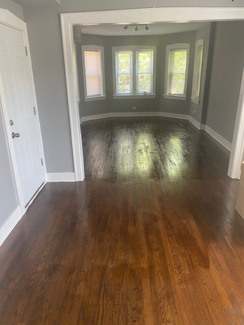 Building Photo - 7940 S Kingston Ave