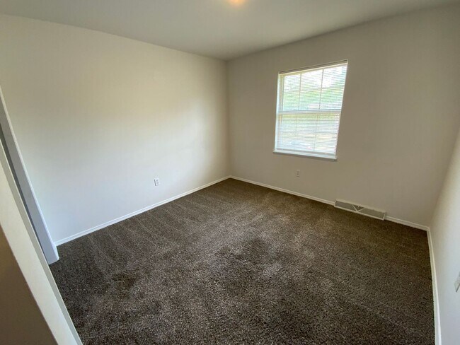 Building Photo - 409-411 Brewer Dr