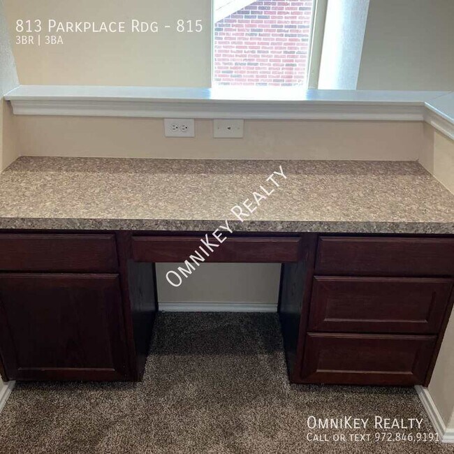 Building Photo - 813 Parkplace Ridge