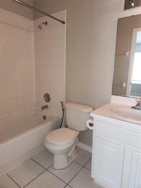 Building Photo - 2302 Lake Woodberry Cir