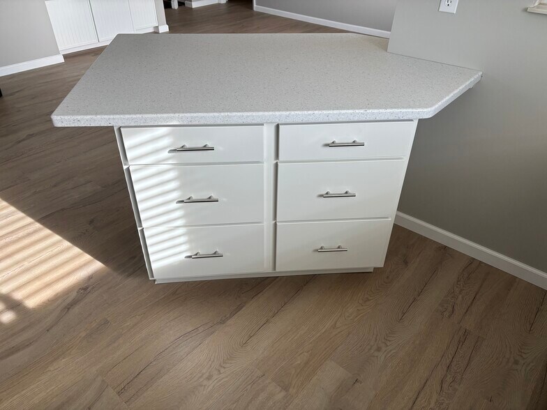 Building Photo - 1050 Captains Brg