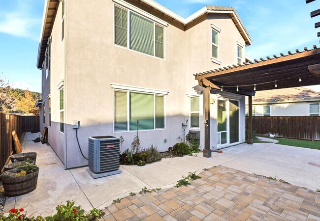 Building Photo - 1818 Tarragon Dr