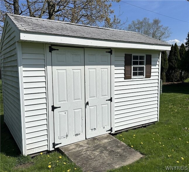 Building Photo - 221 Marrano Dr