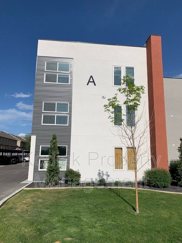 Building Photo - 875 S Depot St