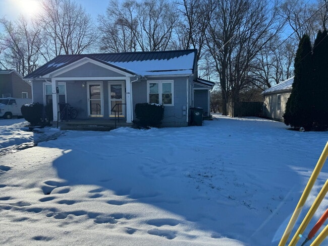 Building Photo - 2-Bed Home