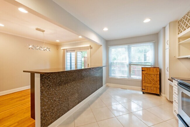 Building Photo - Great 3br 2.5 Bath Townhome in Rockville MD