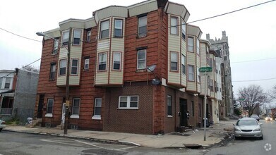 Building Photo - West Philly Studio
