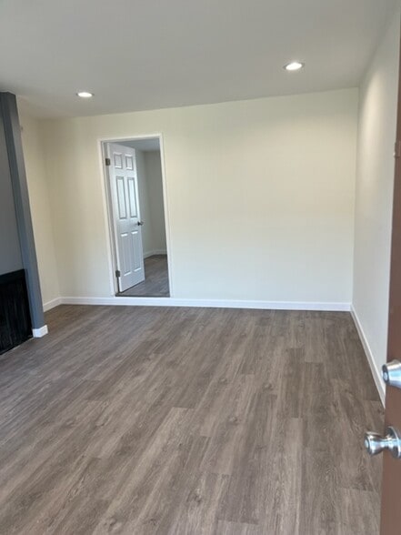 Building Photo - 14607 Gilmore St