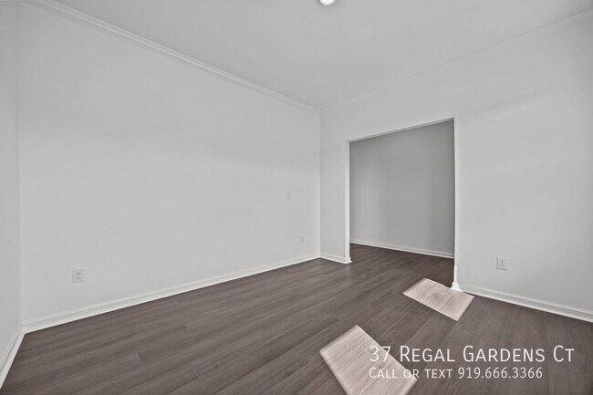 Building Photo - 37 Regal Gdns Ct