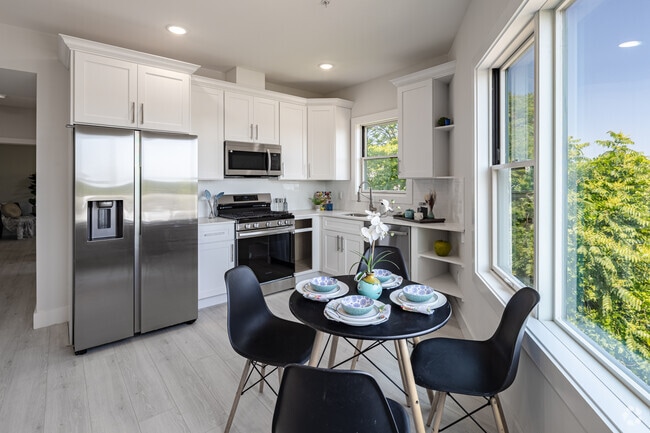 2BR, 1BA - 916SF - Kitchen/Dining Room - 261 Marshall St