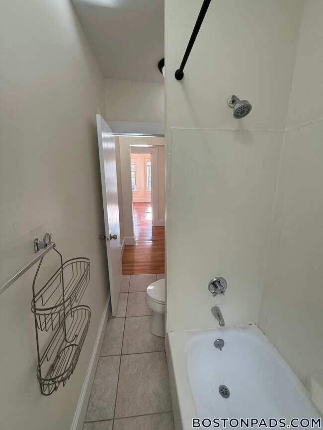 Building Photo - 27 Forest St