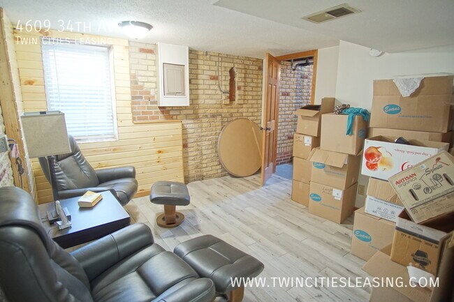 Building Photo - 4609 S 34th Ave