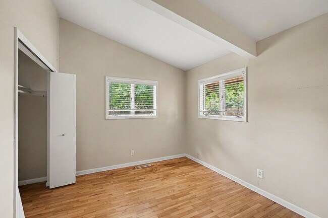 Building Photo - Well Maintained 3 bedroom Rental Home- $1650/Month