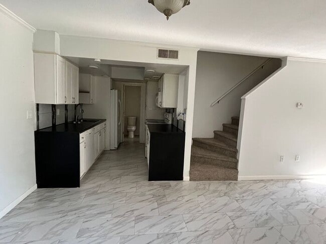 Building Photo - Fantastic 3/3 Townhome in Windsor Pines, Kissimmee