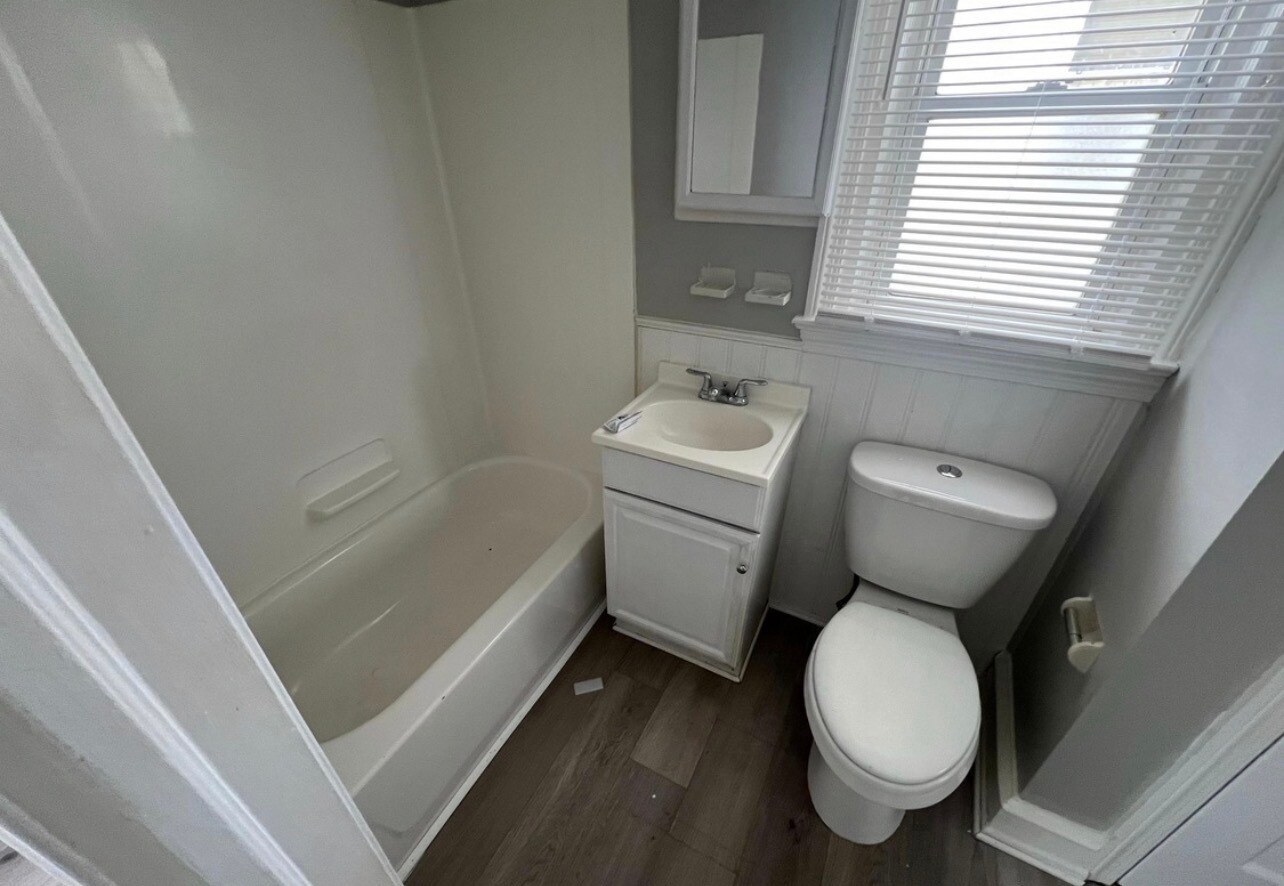 Building Photo - 420 Cinnaminson Ave