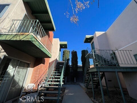 Building Photo - 10214 McClemont Ave