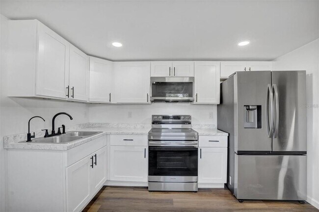 Building Photo - 414 Monroe Ln