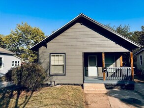 Building Photo - Delano Home For Rent