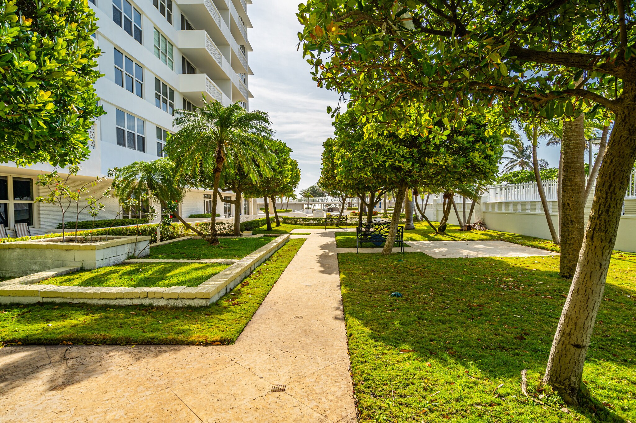 Building Photo - 4747 Collins Ave