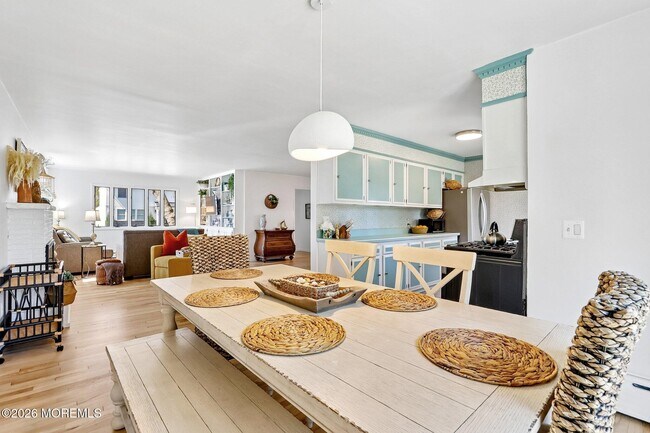 Building Photo - 1850 Fernwood Rd