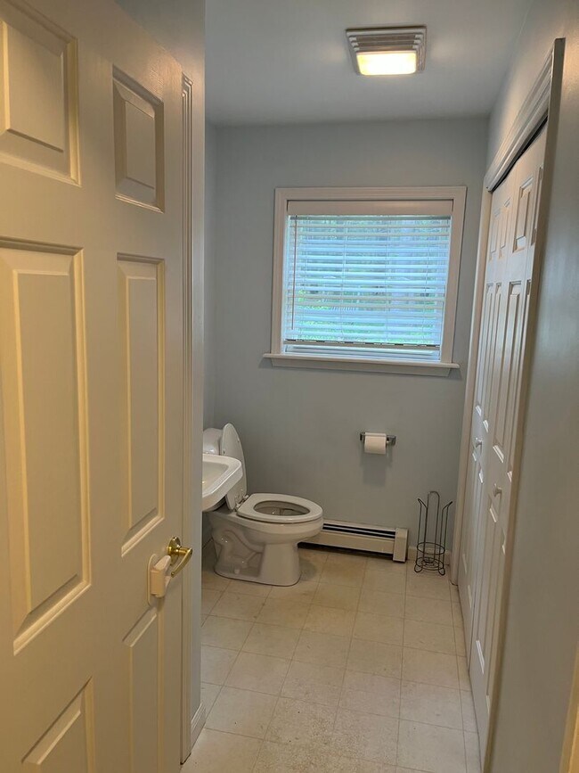 Building Photo - Private 3/4 BR 2.5Ba in Forestdale area of Sandwhich