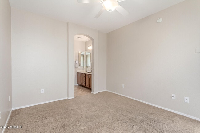 Building Photo - 15240 N 142nd Ave