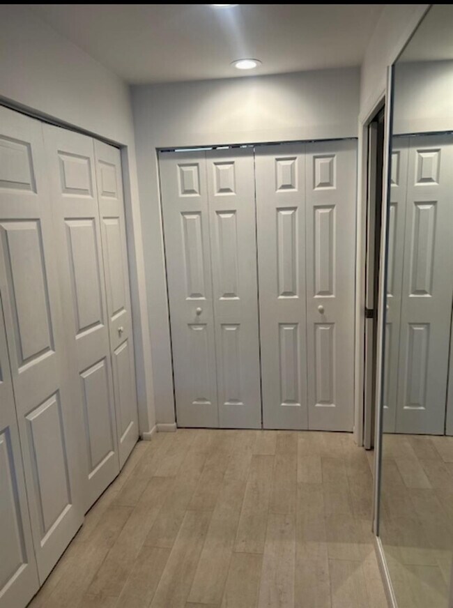 Building Photo - 330 Ave