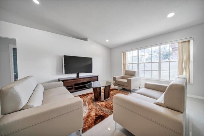 Building Photo - 113 Madrid St