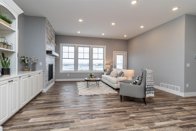 Building Photo - 805 28th St NW